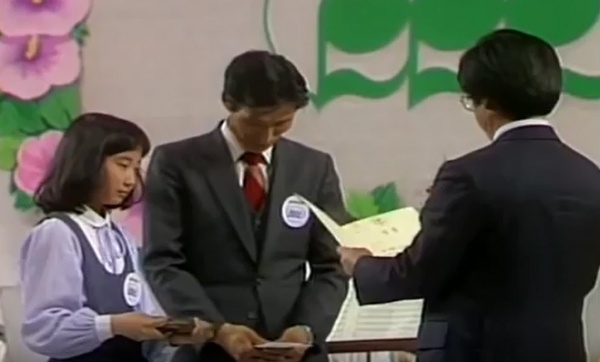 1984년 MBC창작동요제 최우수상 수상 장면. 권진숙 당시 어린이는 상금 100만원과 부상으로 피아노를 받았다.