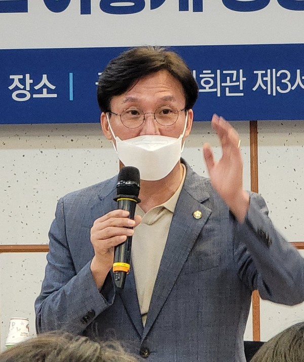 김민석 복지위원장