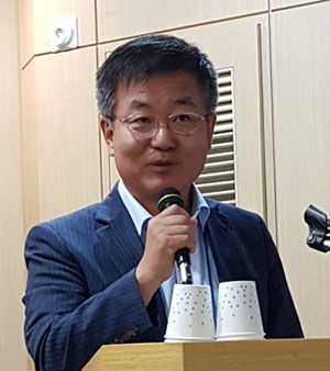 황상섭 위원장.