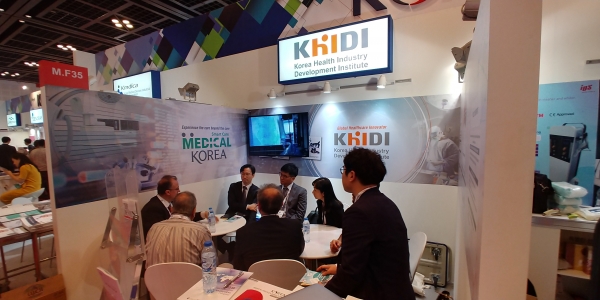 UAE 지역 바이어-진흥원-진흥원 UAE 지사 수출상담 사진