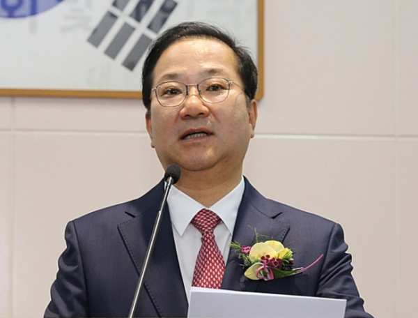 김대업 대한약사회장이 취임사를 하고 있다