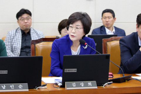 질의하는 김상희 의원.