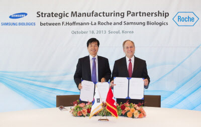 삼성바이오로직스는 로슈그룹과 지난 2013년 바이오의약품 생산에 관한 장기적 파트너십 계약을 체결했다.