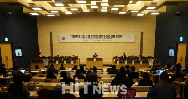 한국보건산업진흥원이 주관하는 첨단재생의료 안전·발전 전략 수립을 위한 공청회가 30일 대한서울상공회의소 의원회의실에서 개최됐다