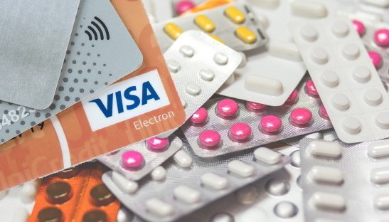 상장 제약사들이 유동성 확보를 위해 의약품 판매후 대금에 적극 나서면서 매출채권 회전기일이 2년동안 17일 단축된 것으로 나타났다.