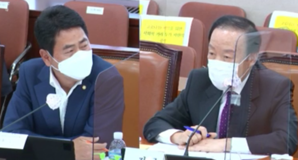 국민의힘 전봉민 의원의 신성약품 김진문 대표에 대한 첫 번째 질의가 마무리됐다. 전 의원은 입찰과정과 유통과정에서 종이박스 사용을 문제시 했고, 김 대표는 공급확약서를 제출할 수 있었던 이유와 종이박스에 독감백신을 이송한 점 등에 대해 설명했다