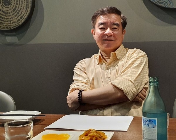 김선진 플랫바이오 대표와 광교에 그가 자주가는 칸지고고에서 중국음식과 소주잔을 기울이며, 그의 인생 이야기를 듣는 시간을 가졌다. 