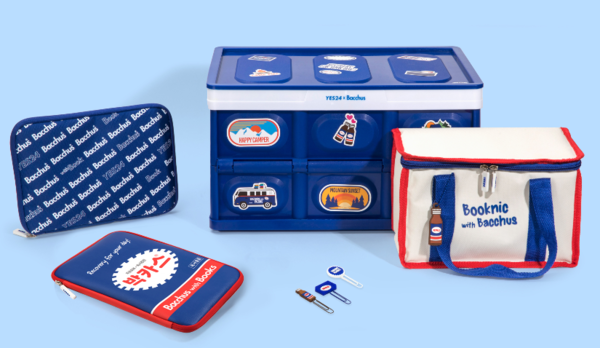 동아제약은 서점 브랜드 YES24와 손잡고 도서 관련 박카스 굿즈를 마련했다. (사진제공=동아제약)