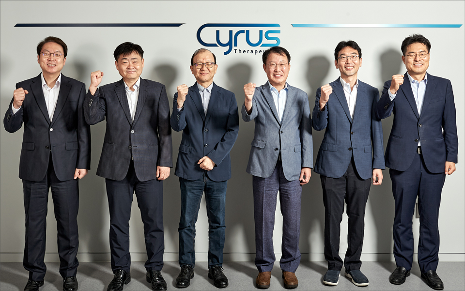 김병문 사이러스테라퓨틱스 대표(왼쪽 4번째)와 R&D 핵심인력. 