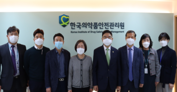 경기도약사회와 한국의약품안전관리원은 마통시스템 현안 등에 대한 논의의 시간을 가졌다.
