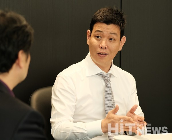 유용환 대표는 선친 유성락 회장의 "사회에 기여하며 곧게 끝까지 가야한다"는 말씀을 가슴에 새긴다고 했다. (사진=히트뉴스 포토그래퍼 마빈)