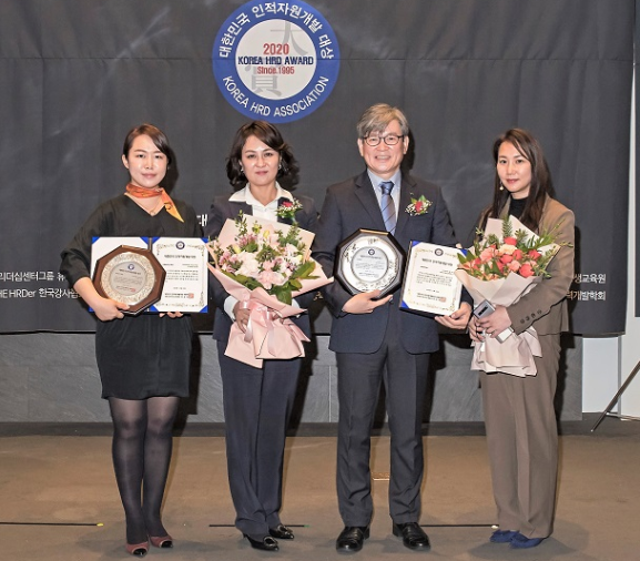 한독 CM&D 부서 및 백진기 대표(왼쪽에서 3번째) (사진제공=한독)
