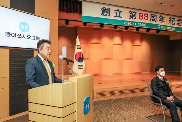 동아쏘시오그룹 창립 88주년 기념식에서 한종현 동아쏘시오홀딩스 사장이 기념사를 낭독하고 있다. (사진제공=동아쏘시오그룹)