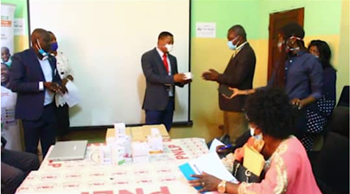 아프리카 콩고 현지 신풍제약 피라맥스 기부 모습.