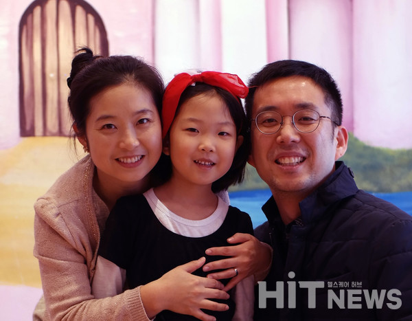 테라이뮨 창업대열에 합류한 박지훈 박사(오른쪽)는 2014년 2월 미국으로 건너가 결혼 11년차인 아내(강경하), 7살 딸(박서현)과 함께 살고 있다.
