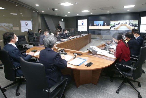 질병관리청 긴급상황센터 상황판단실에서 백신 공급계약체결식을 가졌다. 사진제공=질병청