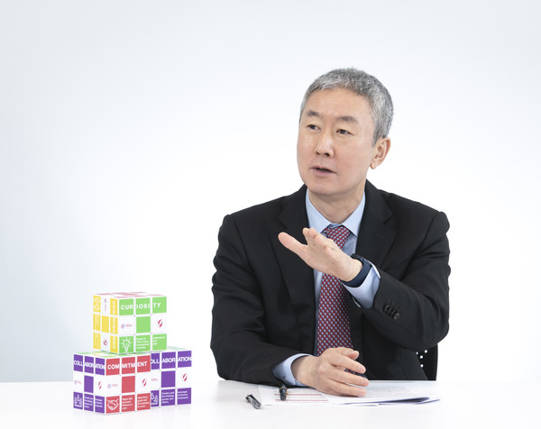 다국적제약 출입 기자모임은 이승우 길리어드 사이언스 코리아 대표를 만나 회사의 향후 비전과 국내 도입 신약 현황을 물었다.