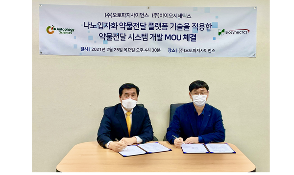 김정주 (왼쪽) 오토파지사이언스 대표와 김갑식 바이오시네틱스 대표가 협약 후 기념촬영했다. (사진제공=오토파지사이언스)