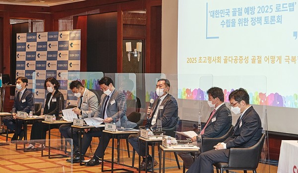 대한골대사학회는 6월 3일 개최된 제33차 춘계학술대회 제9차 Seoul Symposium on Bone Health의 ‘보험-정책세션’에서 ‘2025년 초고령사회에서의 골다공증 골절 예방’을 주제로 정책토론회를 개최했다.