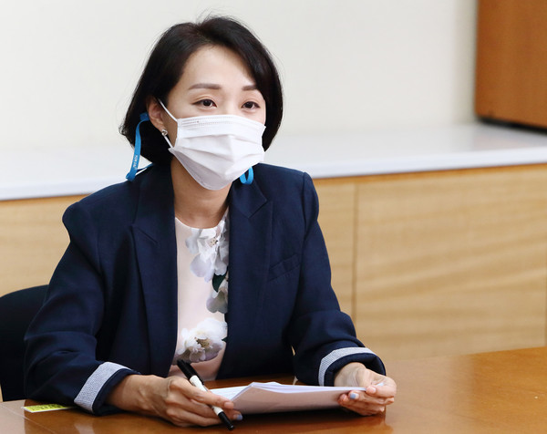 히트뉴스는 류현정 한국화이자제약 염증 및 면역질환 사업부 메디컬 디렉터를 만나 젤잔즈의 서방형 제제의 임상적 혜택부터 다양한 적응증, 실제 임상 환경에서 축적된 안전성 관련 데이터 등 다양한 이야기를 들어봤다.