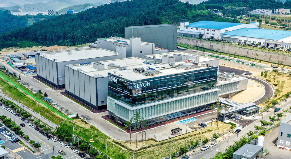 드론으로 촬영한 이연제약 충주 바이오의약품 공장 전경. 이연제약(대표이사 정순옥, 유용환)은 유전자세포치료제 등 바이오의약품 생산용 충주 바이오 공장 준공하고, 의약품 제조 품질 관리 기준(GMP) 인증 준비에 들어갔다고 29일 밝혔다.