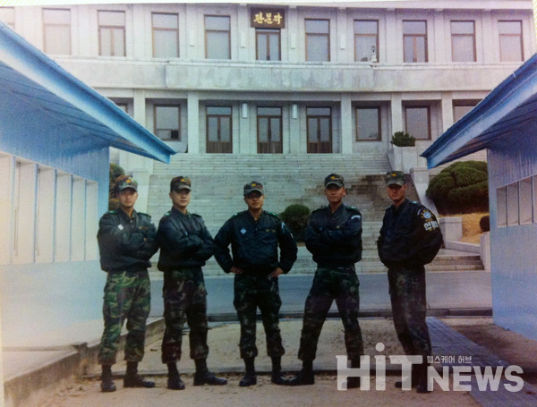 카투사로 입대했지만 판문점에서 의무병 생활을 했다. 왼쪽 끝이 김호원 박사.