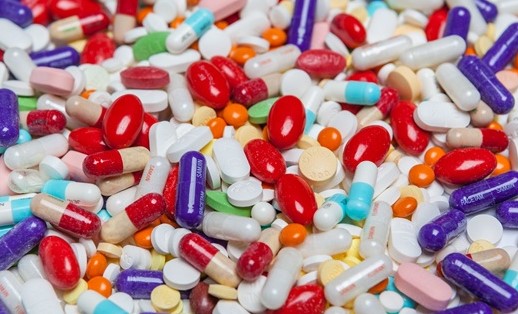 공동생동 1+3 품목 제한법과 계단식 약가제도 영향으로 의약품 품목 허가가 급격히 감소하고 있다. 