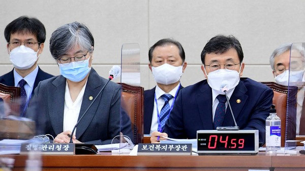 질병관리청 정은경 청장(왼쪽), 보건복지부 권덕철 장관(국회 제공)