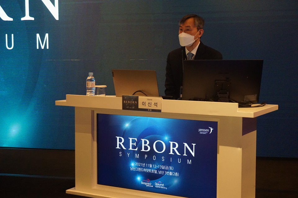 둘쨋날 좌장을 맡은 전남의대 이신석 교수(대한류마티스학회 기획이사).