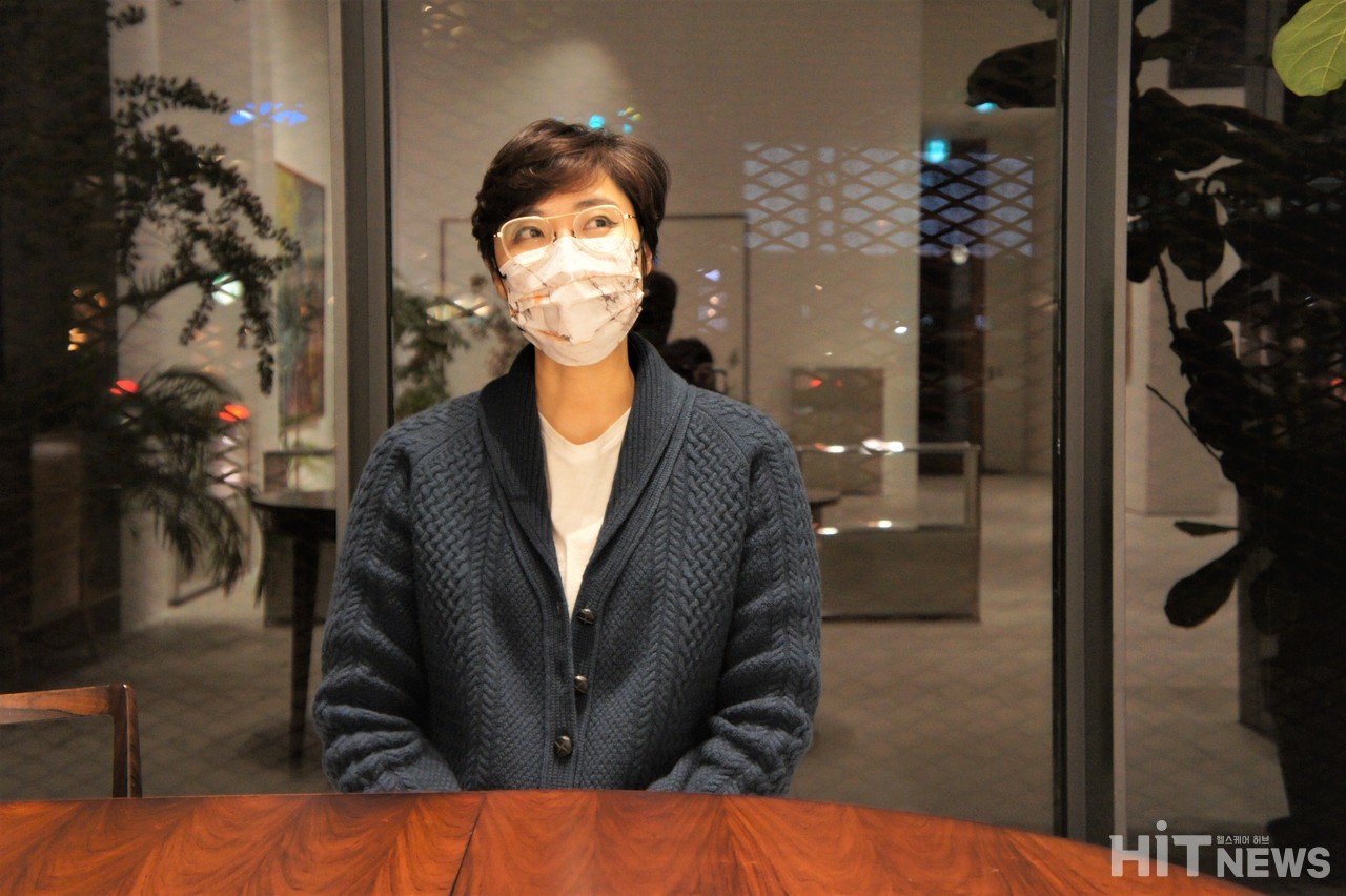 박미라 캔서테이너가 히트뉴스와 인터뷰하고 있다.