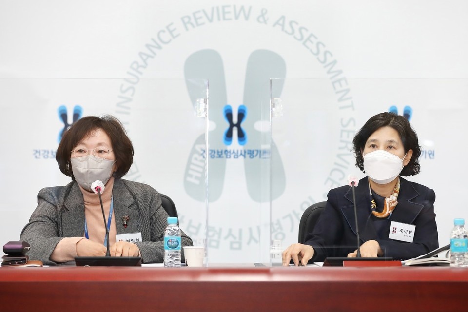 변의형 평가운영실장(왼쪽)과 조미현 평가실장