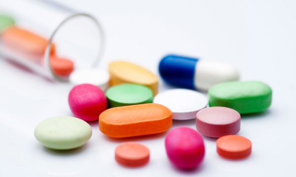 식품의약품안전처 자문기구인 중앙약사심의위원회가 항암제 재심사시 증례수를 채우기 위해 후향 조사를 포함하는 것은 재심사제도의 근본 취지에 어긋난다는 의견을 내놓았다.