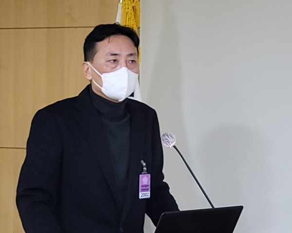 이날 발제를 맡은 중앙대학교 이종혁 교수는 PAV 현황과 개선점을 설명했다.그에 따르면 PVA는 건강보험 재정 효율화를 위해 필요한 제도이나 현재 △건보 재정 절감에 도움이 되는 의약품이 PVA대상에 포함되고 있고 △협상에 활용되는 참고산식에 대한 개선이 필요하며 △산술평균가 90%미만으로 명시된 기준에 사회적 논의가 필요한 상황이다.