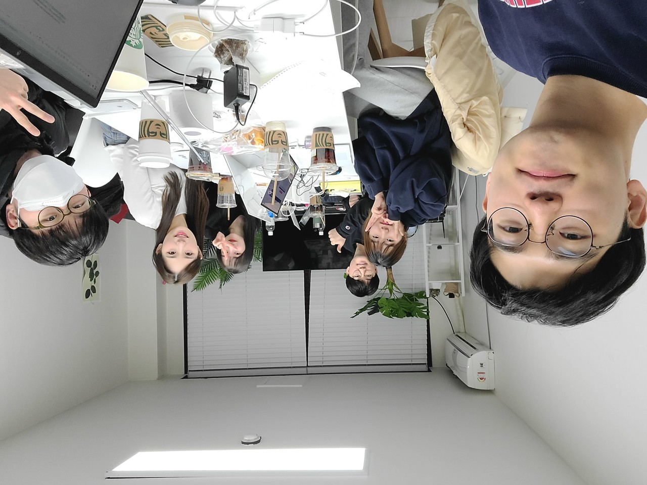 PPL 회원들이 산학연계 프로젝트 발표를 준비하고 있다. 