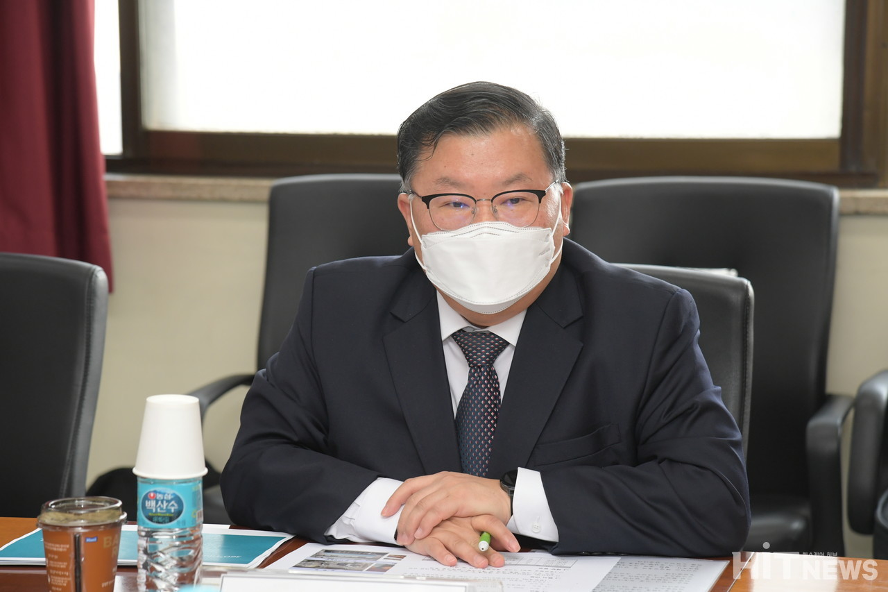 식약처 김진석 차장이 삼일제약을 방문해 삼일제약 관계자들을 격려했다. (사진 : 식약처)