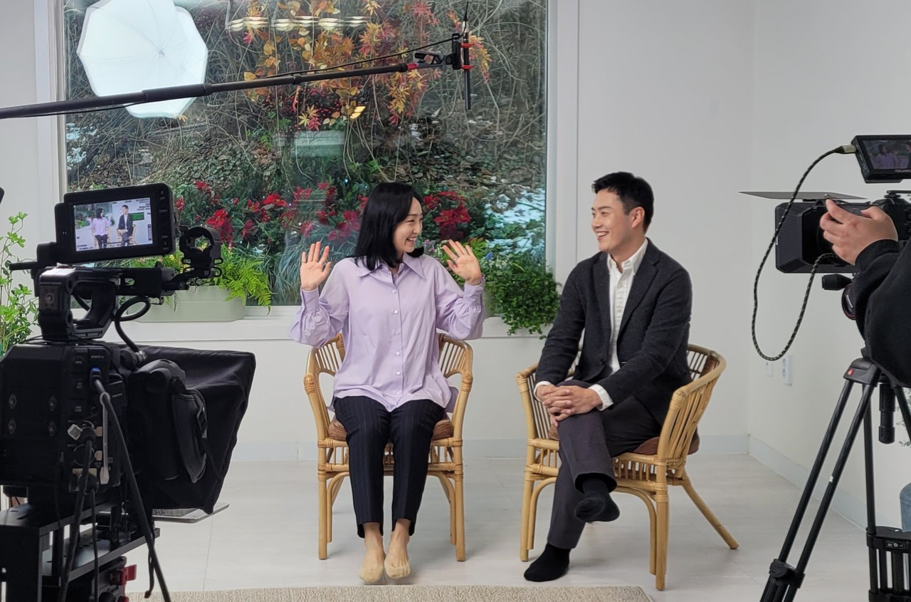 인터뷰 현장사진 (왼쪽)한국오가논 품질담당 최윤선, 약물감시담당 정상훈