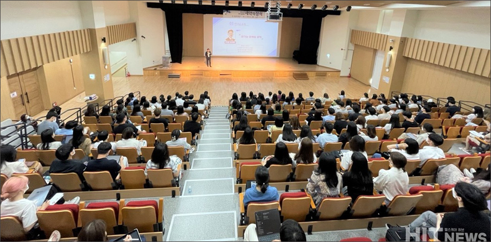 PPL은 지난달 27일 서울마포중앙도서관 마중홀에서 220명의 약대생들이 참석한 가운데 제8회 제약설명회를 개최했다.