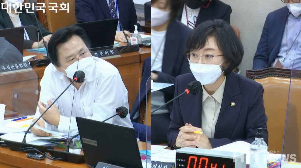 강기윤 국민의힘 의원(왼쪽)과 오유경 식약처장.