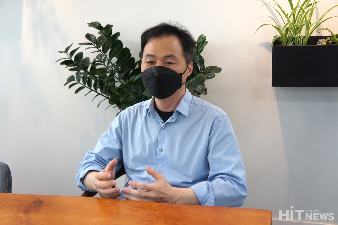 조성진 대표가 의약화학자에서 AI 신약개발 회사를 설립하기 까지의 과정을 설명하고 있다. 