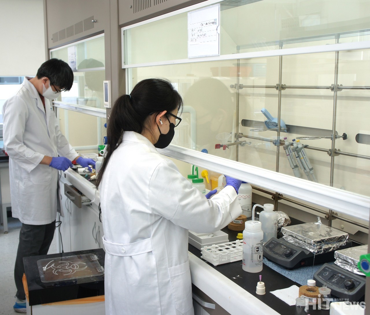 심플렉스는 본사 내부에 신약 후보물질 합성 및 평가를 수행할 수 있는 Wet lab을 보유하고 있다. 