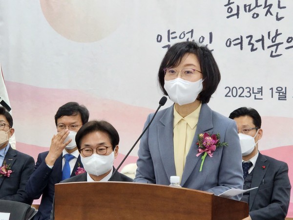 식품의약품안전처 오유경 처장이 축사를 전하고 있다.