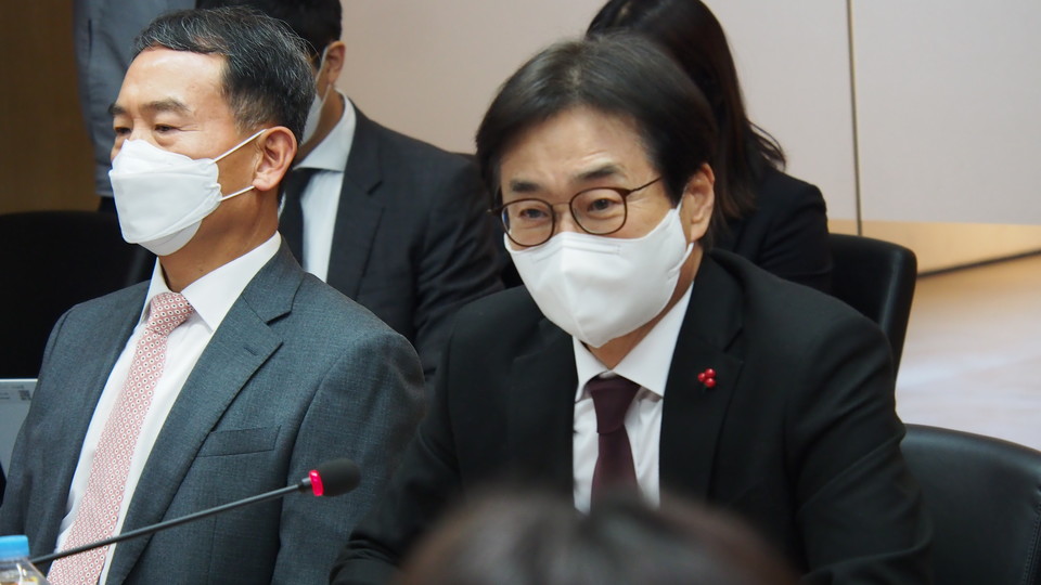 원희목 회장이 오유경 처장 발언 이후 모두 발언을 잇고 있다.