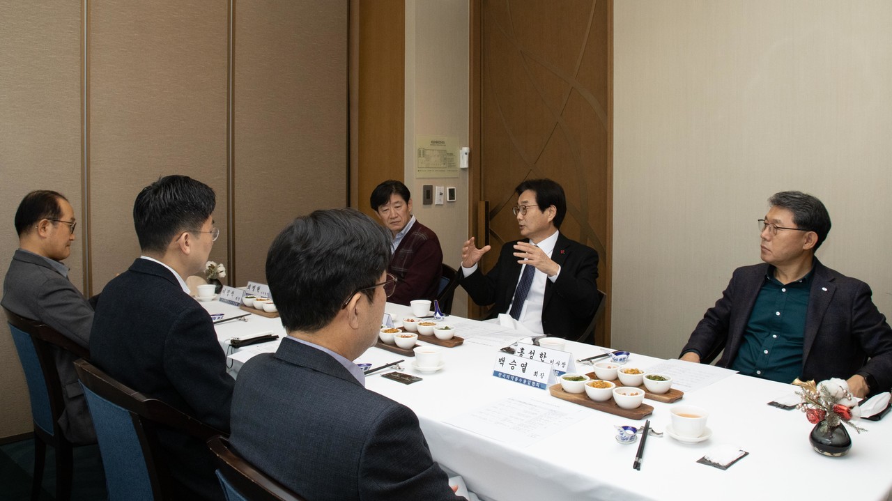 원희목 한국제약바이오협회장이 지난 13일 서울 강남구 그랜드 인터컨티넨탈 서울 파르나스에서 출범한 바카라 시뮬레이션의 초도모임에서 연합회 출범 취지를 설명하고 있다. (출처 : 제약바이오협회)