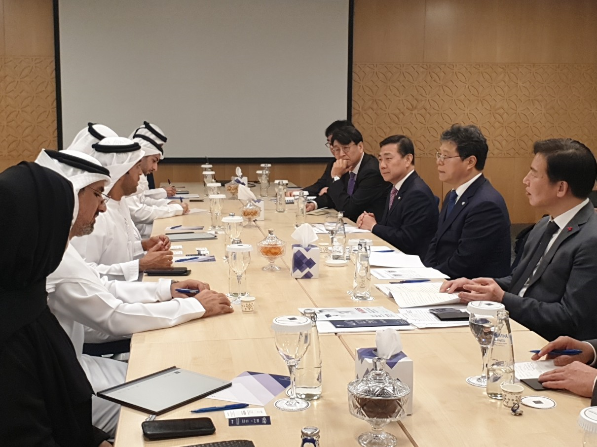 국회·식약처 한국 대표단과 아부다비 보건부가 30일 UAE 현지에서 양자 면담을 가졌다.