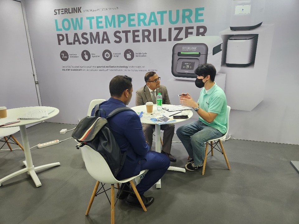 아랍헬스 전시회 현장