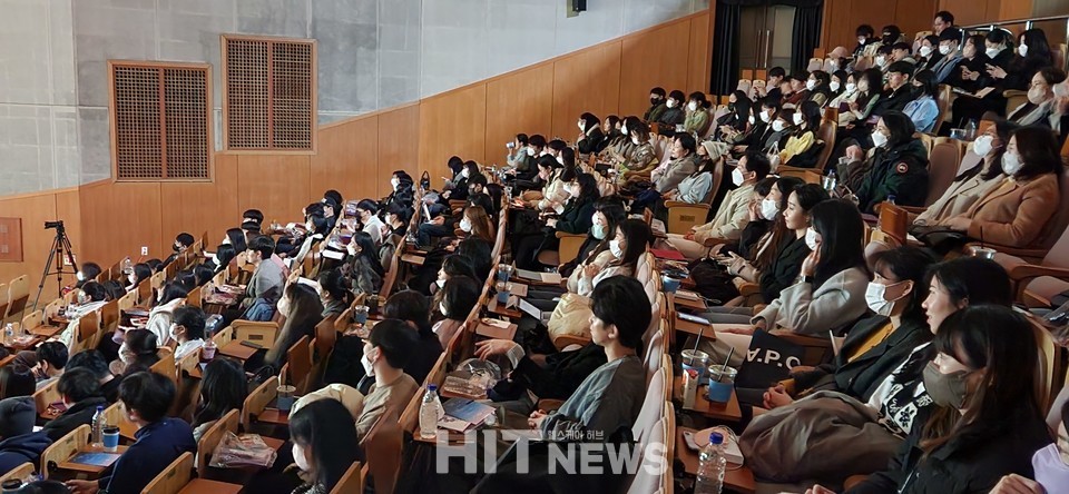 모두의약국이 주최한 '약사는 처음이라' 토크콘서트 현장. / 사진 제공= 모두의약국.