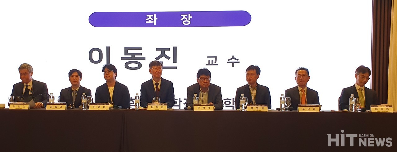 (사진 왼쪽부터) 강한철 김&장 법률사무소 변호사, 여정현 보건복지부 약무정책과 사무관, 이영성 뉴스1 바이오전문기자, 은백린 대한의학회 학술진흥이사/고려대학교 구로병원 교수, 민양기 대한의사협회 의무이사/한림대 강남성심병원 교수, 홍명표 KRPIA(한국글로벌의약산업협회) 윤리위원회 위원장/한국아스트라제네카 상무, 소순종 한국슬롯사이트 추천 자율준수관리전문위원회 위원장/동아ST 전무, 이동진 서울대학교 법학전문대학원 교수 / 사진=황재선 기자