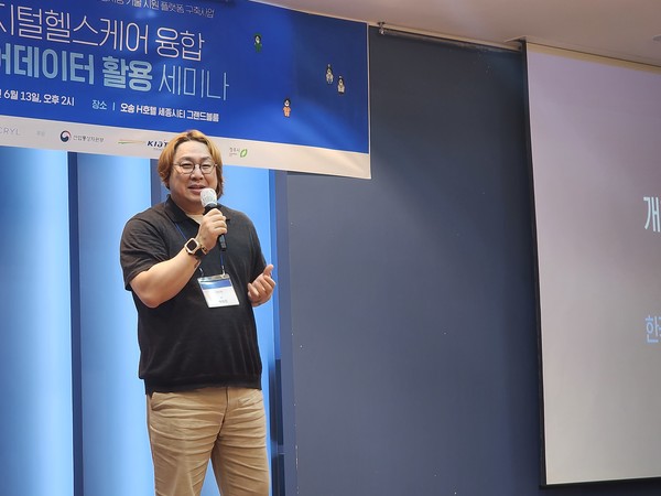 아크릴 박외진 대표(한국지능웰커어산업협회 회장)