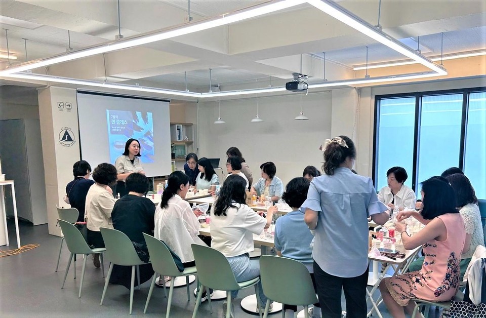 동국바카라 게임 사이트은 지난 12일부터 13일까지 갱년기 4050 여성을 대상으로 '퀸 캠페인 원데이 클래스'를 진행했다. / 사진=동국제약