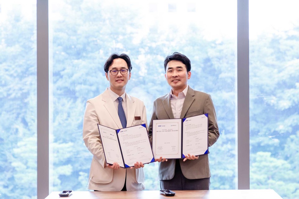 (왼쪽부터) 구동회 강북삼성병원 임상시험센터장, 김민석 제이앤피메디 사업본부장이  / 사진=제이앤피메디